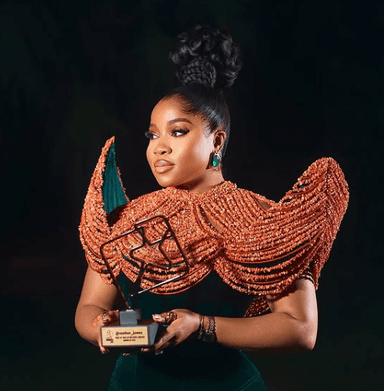 VEEKEE JAMES (WINNER)